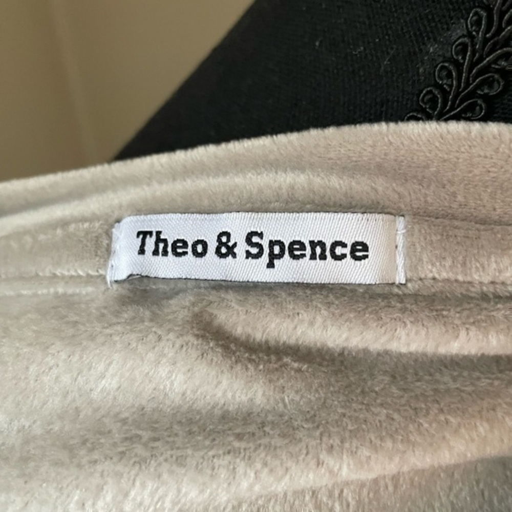 THEO & SPENCE | Relaxed Crew Neck Sweater - Picture 3 of 4